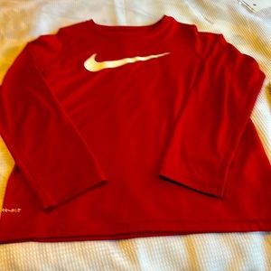 Boys Nike top good condition.   Size medium.